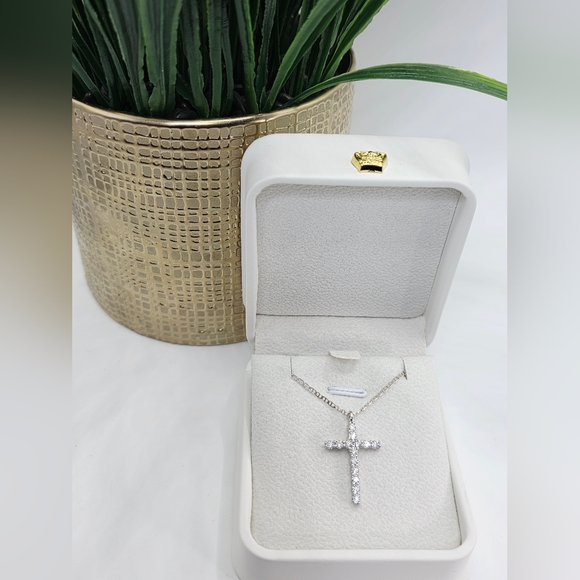 2ctw Moissanite Cross S925 Silver Necklace - Picture 2 of 9